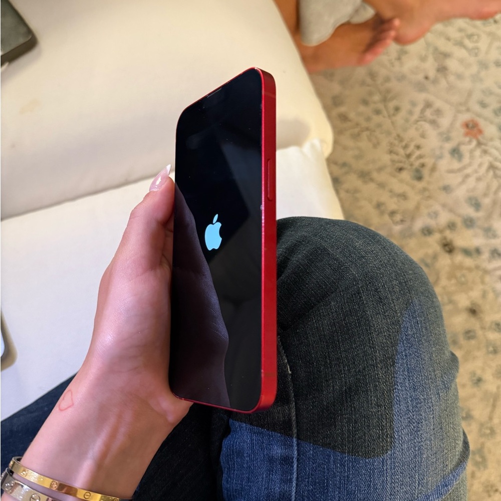 Apple iPhone - Red - Picture 2 of 11